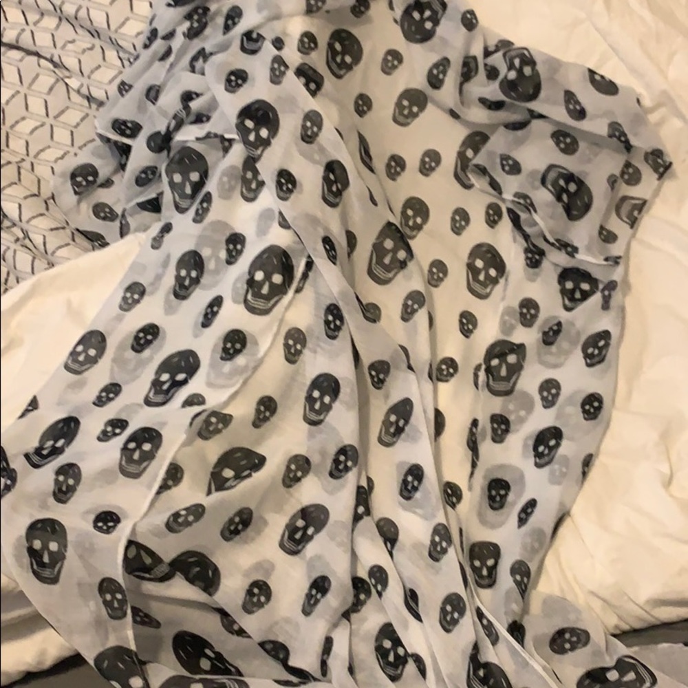 Skull scarf